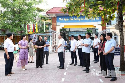 Đồng chí Phó Chủ tịch UBND tỉnh Hà Lan Anh làm việc với phường Nam Định về lĩnh vực Giáo dục và Đào tạo